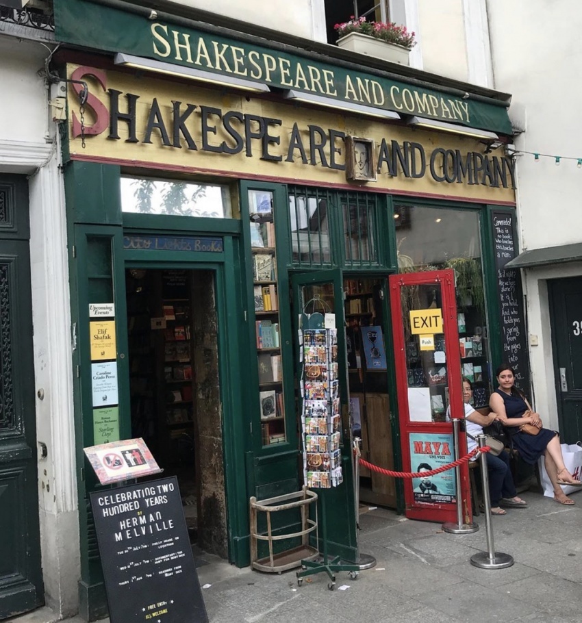 کتابفروشی شکسپیر و شرکا در پاریس | پناهگاهی برای عاشقان ادبیات